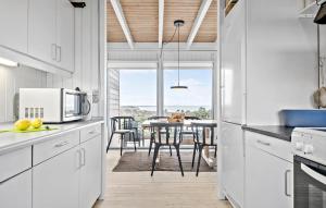 Kuchyň nebo kuchyňský kout v ubytování Holiday Home Kløverbakken + 15 fotografií