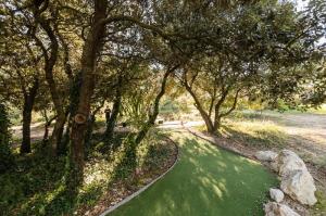 Ogród w obiekcie Village Pont Royal en Provence - maeva Home - Appartement cosy et climatisé 2 pièces 5 personnes avec jardin - Prestige - super Home MAE-2864