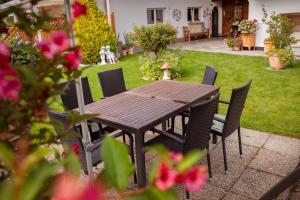 Ein Garten an der Unterkunft Haus Silberwang