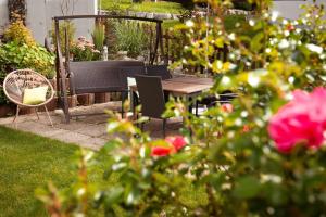 Ein Garten an der Unterkunft Haus Silberwang