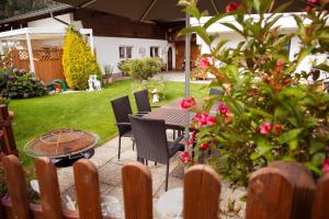 Ein Garten an der Unterkunft Haus Silberwang