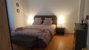 A bed or beds in a room at Bei Kosta