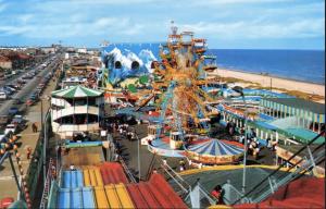 an amusement park with a carnival on the beach at Cosy Home by the Sea in Great Yarmouth in Southtown