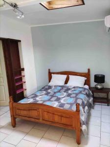 A bed or beds in a room at Appartement d'une chambre avec terrasse et wifi a La Riviere Saint Louis a 9 km de la plage