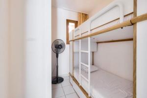 Tempat tidur susun dalam kamar di Résidence Cannes Villa Francia - maeva Home - Appartement 3 pièces 6 perso 664