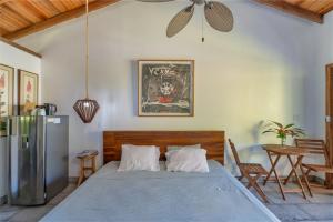 Letto o letti in una camera di Camp Bay Lodge