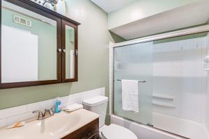 Ένα μπάνιο στο Pet-Friendly Madison Home 11 Mi to Dtwn Nashville +16 φωτογραφίες