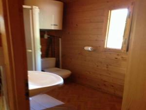 Chalet - Piscine - ef0aac tesisinde bir banyo