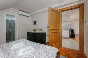 Η κουζίνα ή μικρή κουζίνα στο ROY 2 bdr Apartment with Prague Castle View, Parking & AC +41 φωτογραφίες