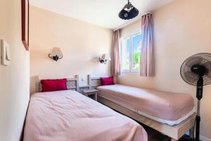 Postel nebo postele na pokoji v ubytování Les Coteaux de Pont Royal en Provence - maeva Home - Maison chaleureuse climatisée 4 pièces 6 personnes - Prestige - super Home MAE-2304 + 20 fotografií