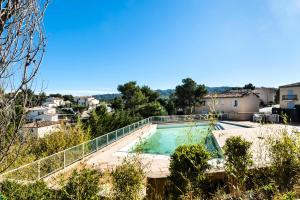 - Vistas a la piscina de una casa en Les Coteaux de Pont Royal en Provence - maeva Home - Maison 4 pièces 6 pers 304, en Mallemort
