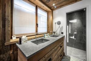 a bathroom with two sinks and a large window at Résidence Grizzly - Pièces 544 in Val-d'Isère