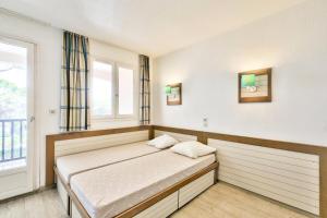 Postel nebo postele na pokoji v ubytování Résidence Saint-Raphaël Valescure - maeva Home - Studio 4 personnes - Sélection MAE-5644