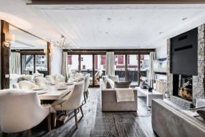 a dining room with a table and chairs at Residence La Canadienne - 5 Pièces pour 8 Personnes 624 in Val dʼIsère