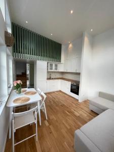 Kuchyň nebo kuchyňský kout v ubytování Ett nytt fräsch hus utanför Stockholm nära Arlanda