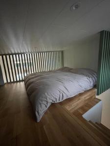 Postel nebo postele na pokoji v ubytování Ett nytt fräsch hus utanför Stockholm nära Arlanda