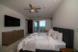 Los Suenos Resort Montecielo 4A by Stay in CR tesisinde bir odada yatak veya yataklar