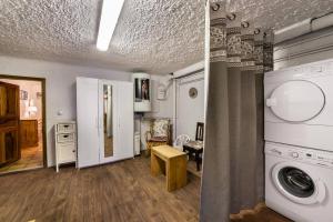 a laundry room with a washer and dryer at Résidence Roc Mugnier - Chalets pour 8 Personnes 504 in Courchevel