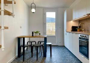 a kitchen with a table and chairs in a room at Appartement dans une maison cosy in Chartres