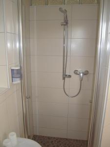 A bathroom at Pension Nocksteinblick