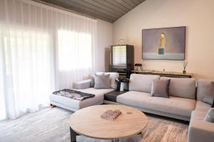 a living room with a couch and a table at Elkhorn Sun Valley & Dollar Mountain Adventures in Sun Valley +21 photos