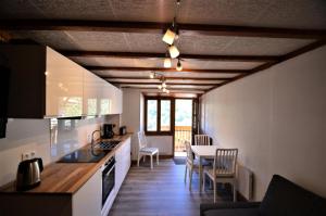 a kitchen with a counter and a table with chairs at Résidence Clochette - 2 Pièces pour 2 Personnes 384 in Praranger