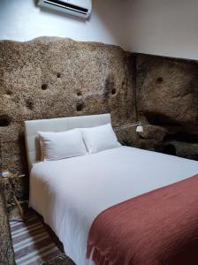 Photo de la galerie de l'établissement Casa do Meio em Quinta de São Pedro de Vir-a-Corça, à Monsanto