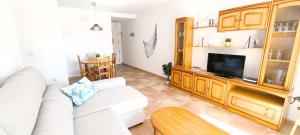 TV a/nebo společenská místnost v ubytování Apartamento Playa Sol by DENIA COSTA