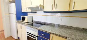 Kuchyň nebo kuchyňský kout v ubytování Apartamento Playa Sol by DENIA COSTA