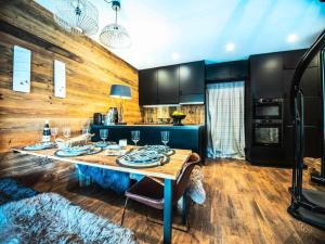 a kitchen with a table and a kitchen with black cabinets at Résidence Hameau De Toviere - 3 Pièces pour 6 Personnes 424 in Tignes