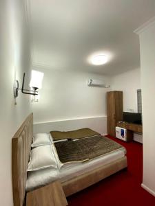 En eller flere senge i et værelse på Alifa Lux Guesthouse
