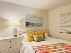 Postel nebo postele na pokoji v ubytování Up to 25% OFF / New Built for Ideal Extended Stay