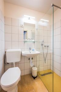 Koupelna v ubytování Arrabona Rooms