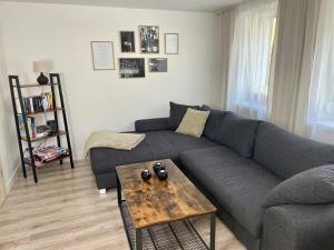 a living room with a couch and a coffee table at discovAIR Traben-Trarbach - Ferienhaus für 6 Personen mit Netflix in Traben-Trarbach