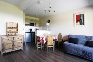 a living room with a couch and a table and a kitchen at Résidence Serias - T2/6pers SERIAS 32- Peyresourde MAE-3514 in Germ