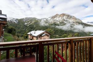 a balcony with a view of a mountain at Résidence Coton - Pièces 544 in Saint-Marcel