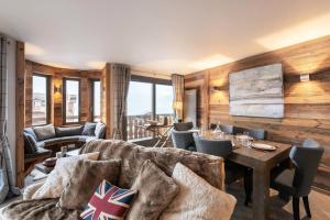 a living room with a couch and a table at Résidence Les Cimes Blanches - 4 Pièces pour 6 Personnes 414 in Courchevel