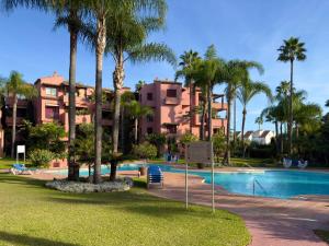 Bazén v ubytovaní Apartamento Marbella Alicate Beach alebo v jeho blízkosti