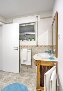 a bathroom with a sink and a mirror at Cantinho a Sul II - Costa Nova in Gafanha da Encarnação