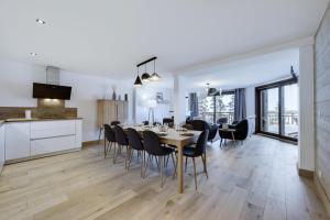 a kitchen and dining room with a table and chairs at Résidence Les Alpages - Pièces 884 in La Rosière