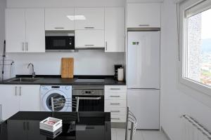 Kuchyň nebo kuchyňský kout v ubytování Apartamentos Costas de Bueu B