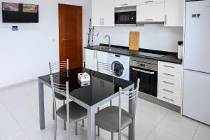 Kuchyň nebo kuchyňský kout v ubytování Apartamentos Costas de Bueu B