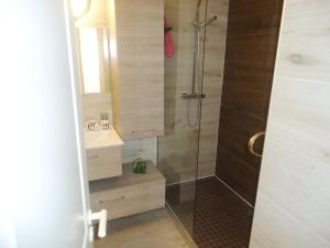 Gallery image of Bel appartement face mer 100m plages in Cavalaire-sur-Mer +6 photos