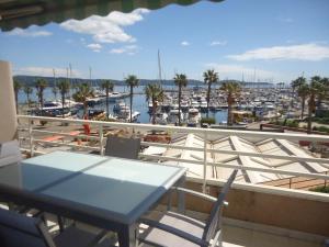 Gallery image of Bel appartement face mer 100m plages in Cavalaire-sur-Mer