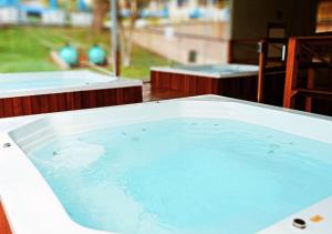 a bath tub filled with blue water sitting on a table at Maestro Thermas Park Hotel in Francisco Beltrão