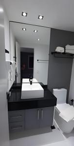 A bathroom at Paulista Premium Flat