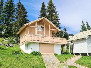 dom z tarasem na boku w obiekcie Résidence Hameau - Chalet confortable · Poêle à bois · Terrasse · Garage MAE-8714 w mieście Magland