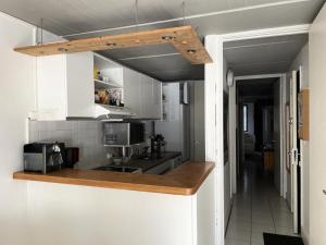Kuchyň nebo kuchyňský kout v ubytování Résidence Cassiopee - 3 Pièces pour 8 Personnes 984