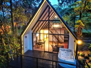 a small house in the woods with a large window at Finca Turística de Alojamiento Rural Avalon in Jardin