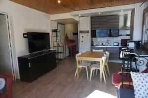 Η κουζίνα ή μικρή κουζίνα στο Résidence Estaris Ii - 3 pièces 6/7 personnes MAE-5394